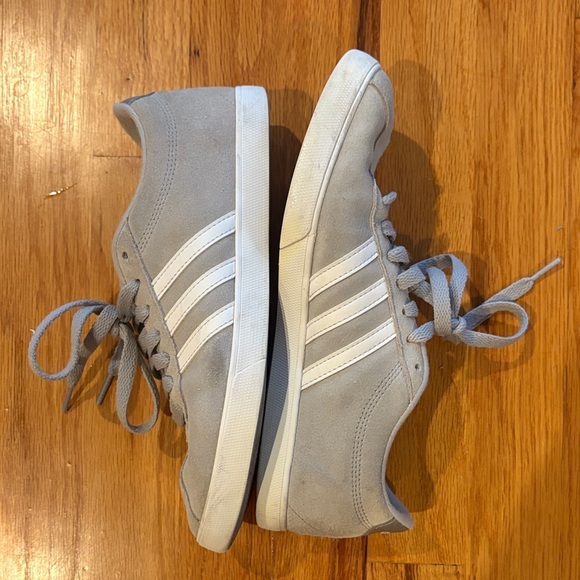 Adidas Light  Gray Women’s Suede Sneakers Size 8 - Picture 5 of 7